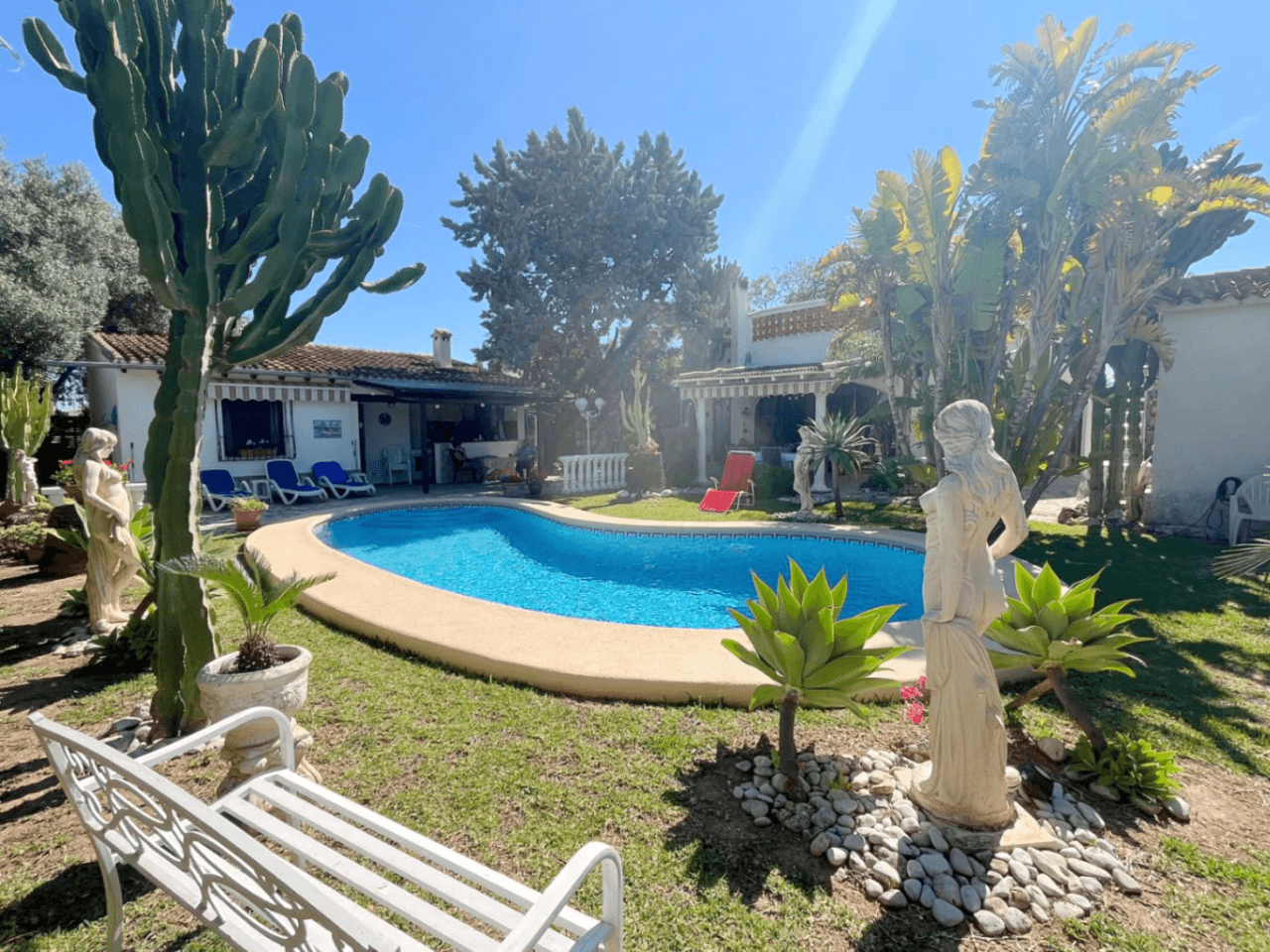 Chalet  de 4 dormitorios y piscina en Els Poblets