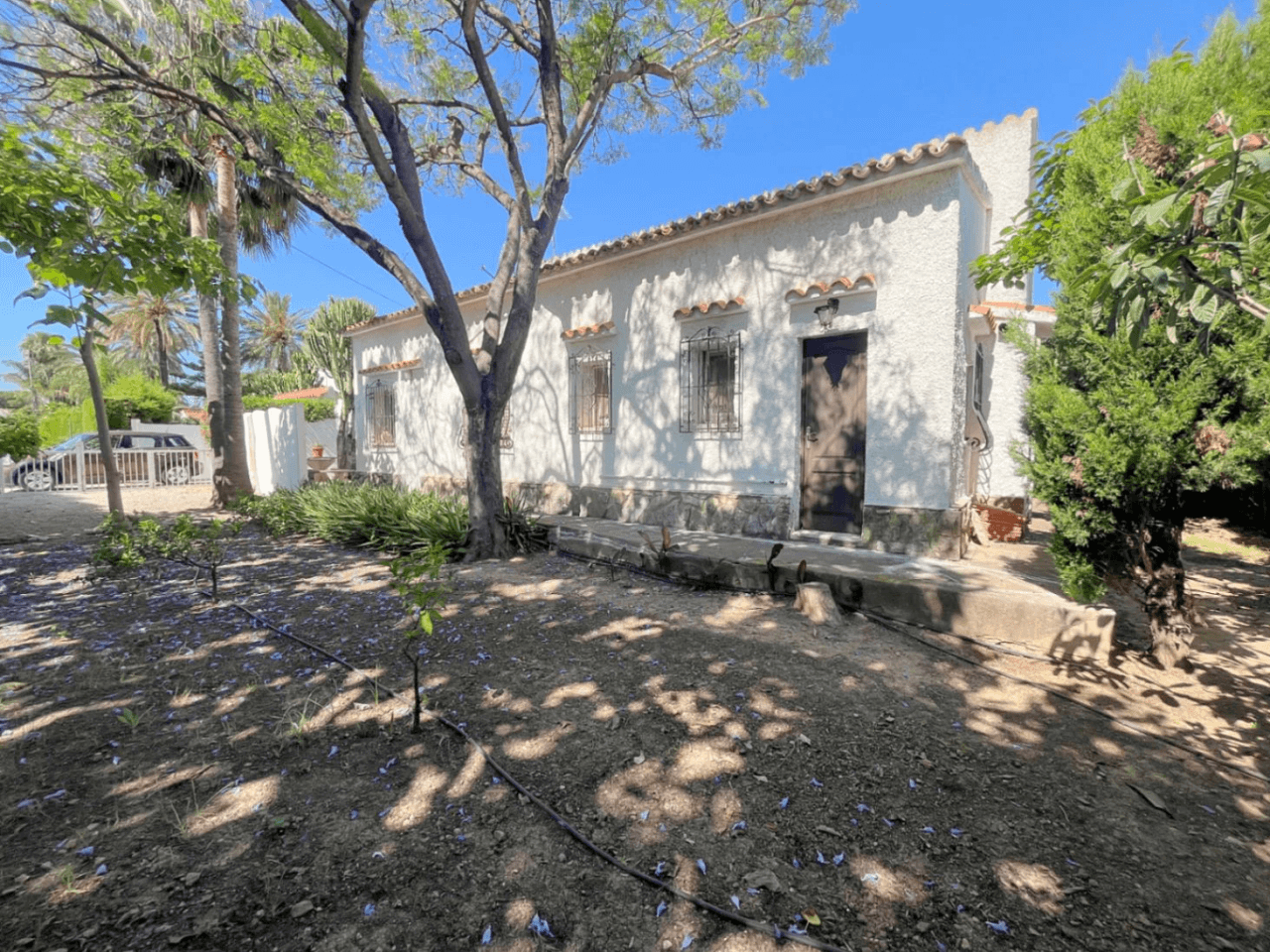 Chalet  de 4 dormitorios y piscina en Els Poblets