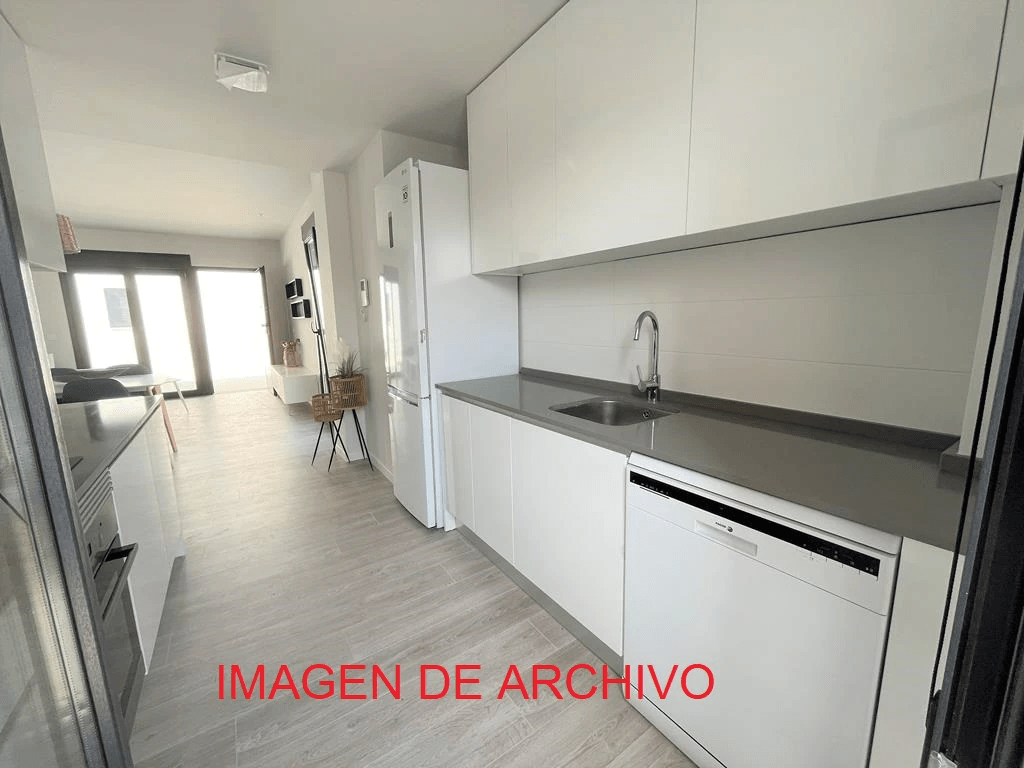 Adosado con parcela privada de 2 dormitorios obra nueva con piscina comunitaria