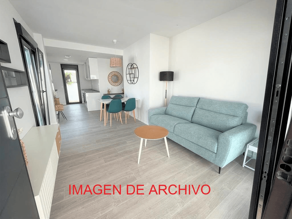 Adosado con parcela privada de 2 dormitorios obra nueva con piscina comunitaria