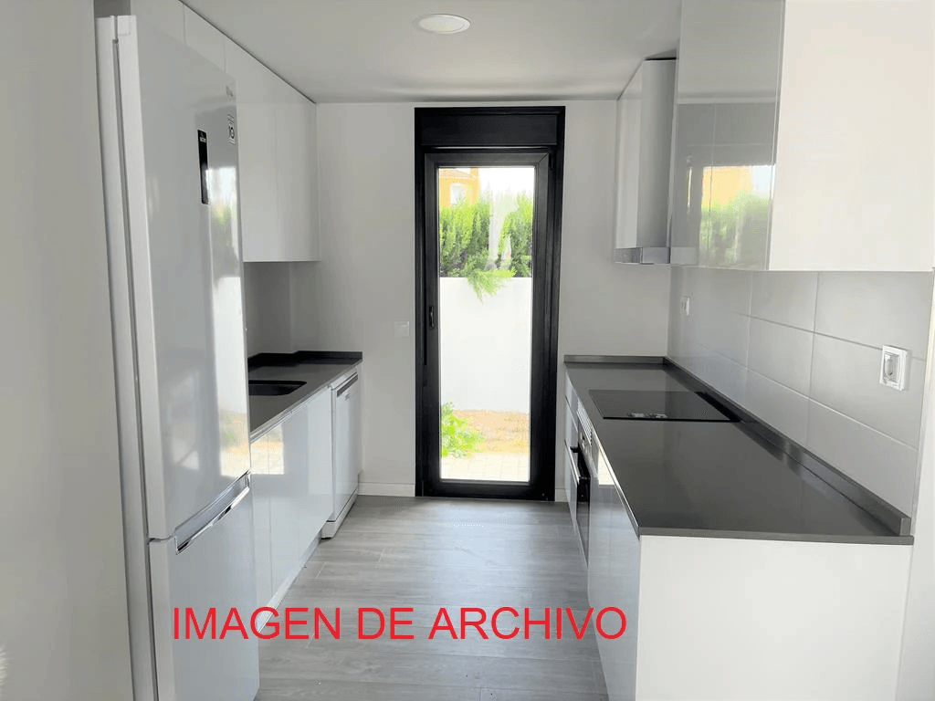Adosado con parcela privada de 2 dormitorios obra nueva con piscina comunitaria