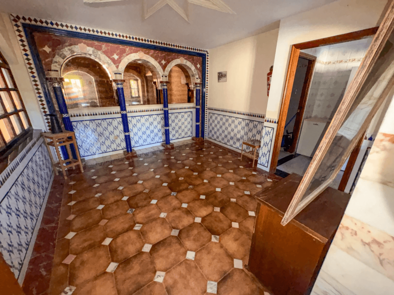 Inmensa villa con alma de Hotel Boutique y Restaurante en ubicación estratégica.