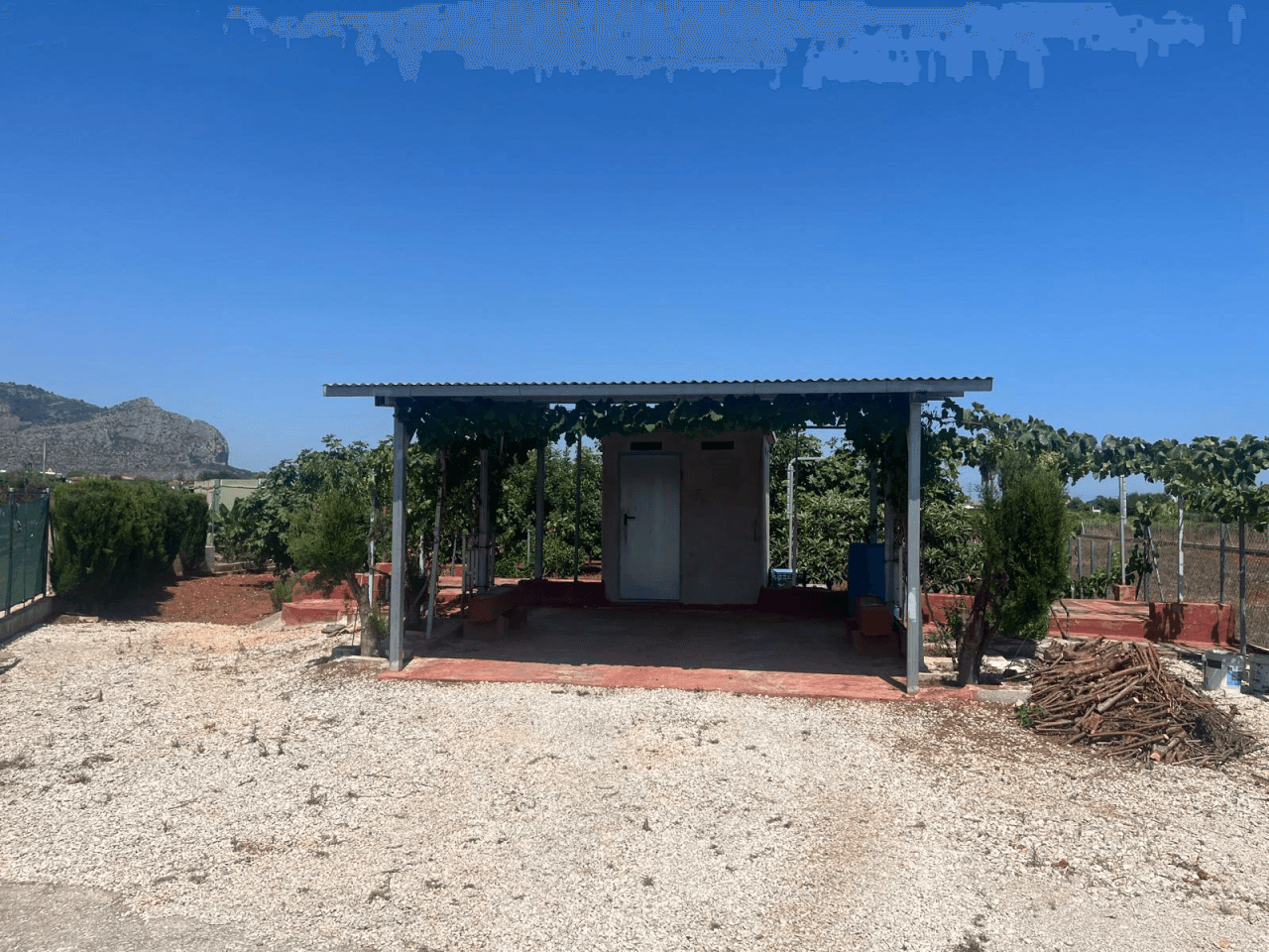 Terreno rústico en El Vergel con cultivos, agua de riego y parcela vallada