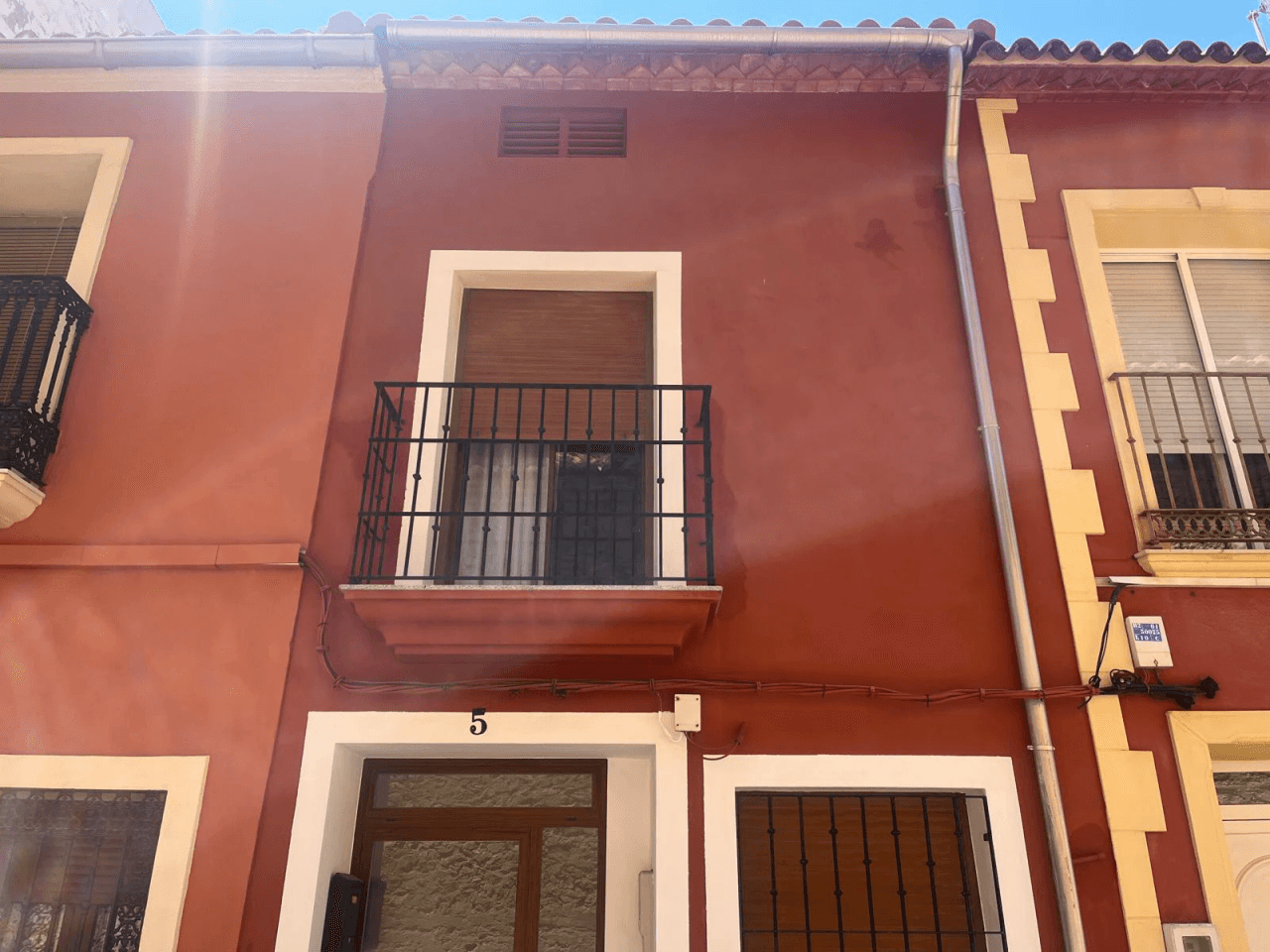 Casa reformada en el centro de El Vergel con terraza y vistas al Monte de Segaria