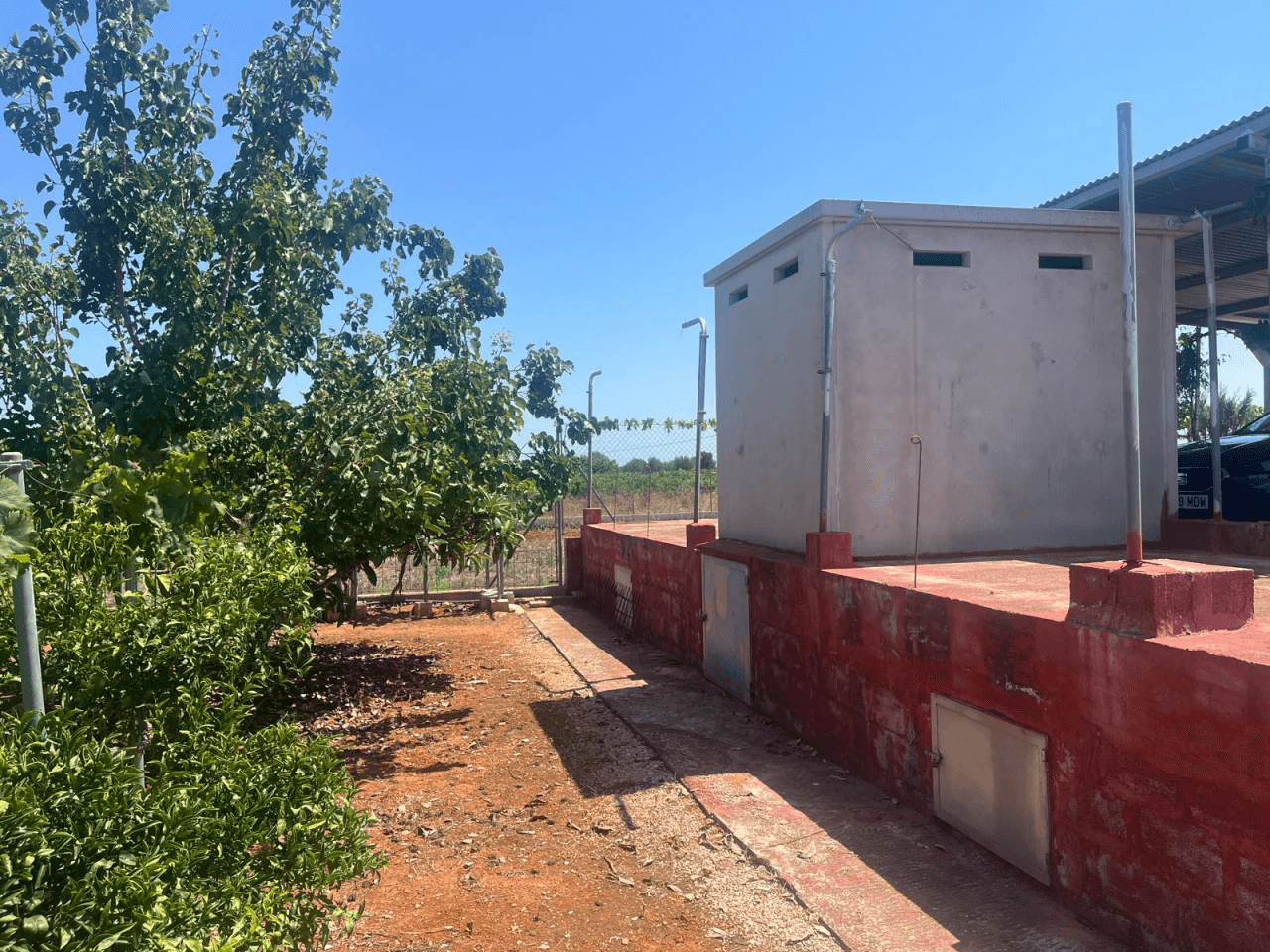 Terreno rústico en El Vergel con cultivos, agua de riego y parcela vallada