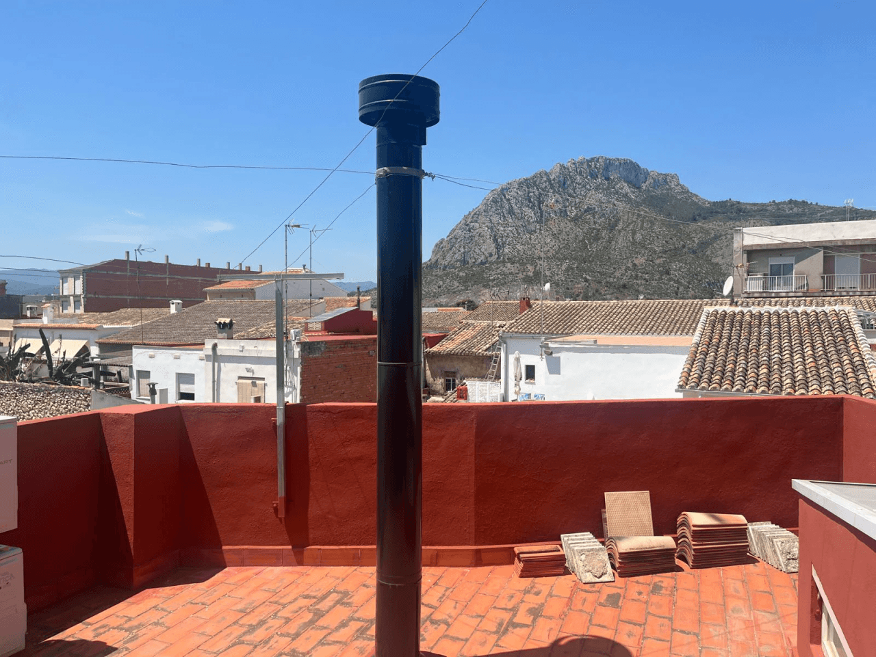 Casa reformada en el centro de El Vergel con terraza y vistas al Monte de Segaria