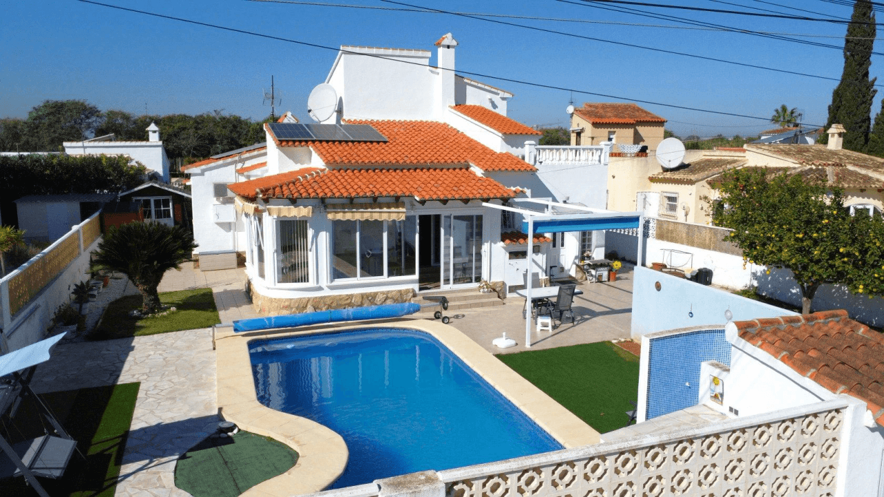 Villa con 4 dormitorios, piscina, apartamento de invitados, Els Poblets