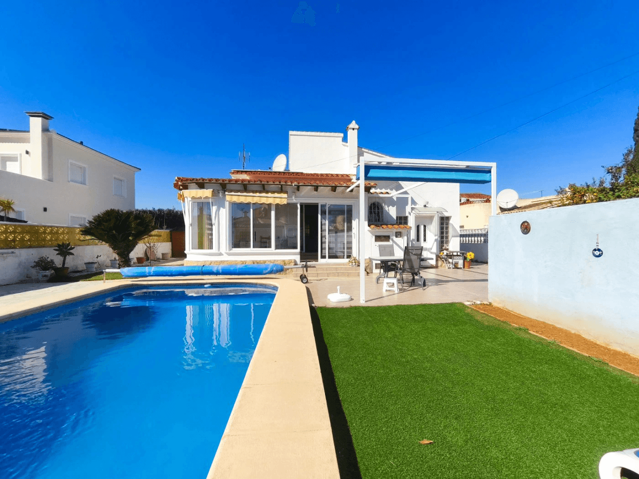 Villa con 4 dormitorios, piscina, apartamento de invitados, Els Poblets
