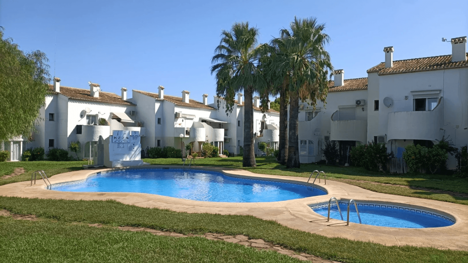 Adosado en planta baja de 1 habitación en Dénia.