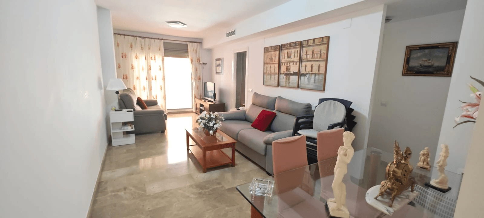 APARTAMENTO en la PLAZA en Plaza BENIDORM esquina/Avd. Miguel Hernandez