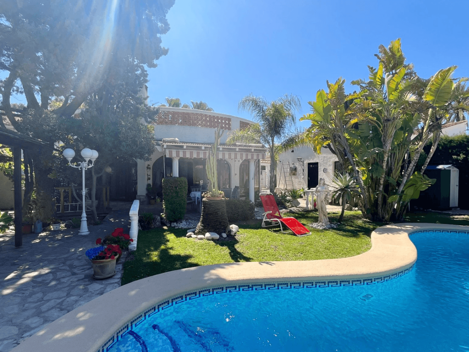 Chalet de 4 dormitorios y piscina en Els Poblets
