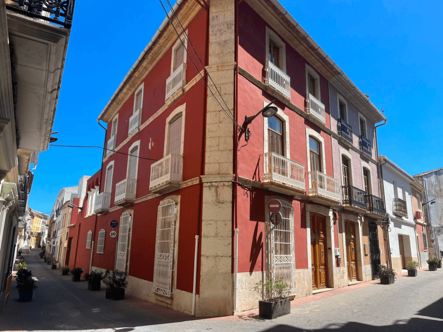 Casa de pueblo con encanto y gran amplitud en el centro de Ondara